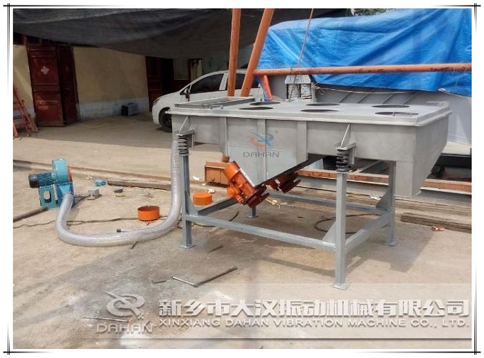 820型風(fēng)冷式直線振動篩 820型風(fēng)冷式直線振動篩