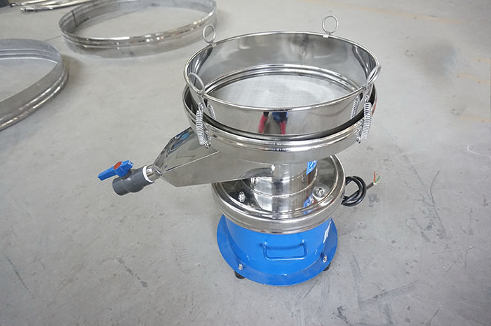 450過濾篩出料口處加裝閥門裝置，便于控制物料的出料量。